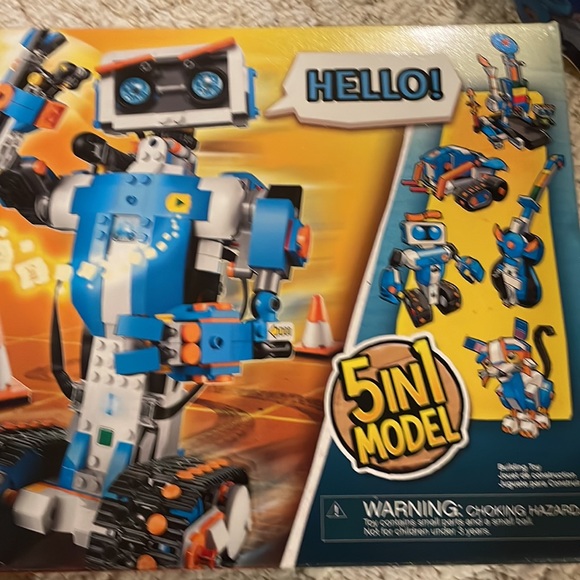 Lego BOOST  5in1 Build, Code, Play set. Barely played with. Most pieces included - Picture 3 of 15